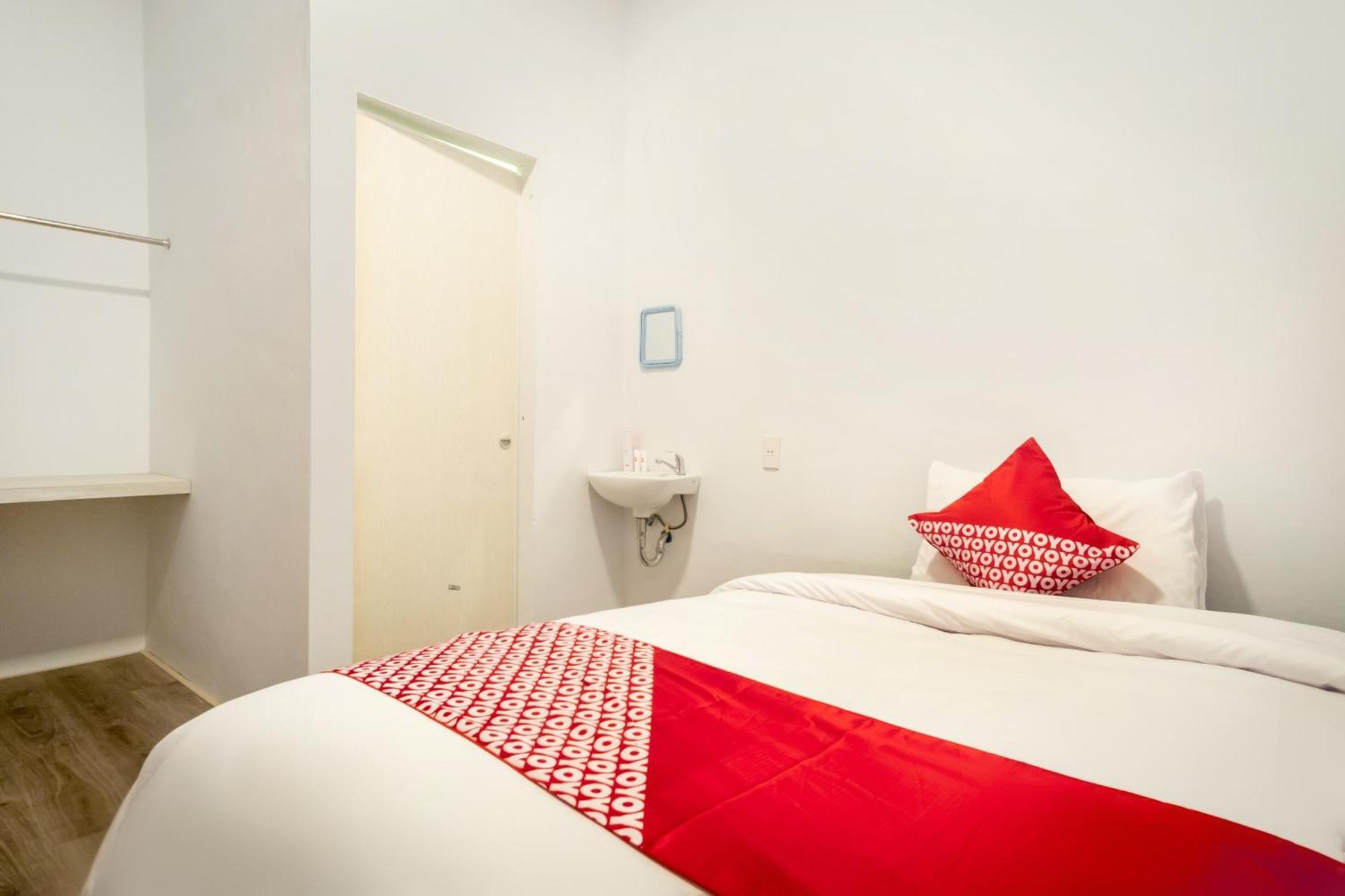 Hotel O Metropolitan Homestay Near Komplek Asia Megamas Medan Exterior photo