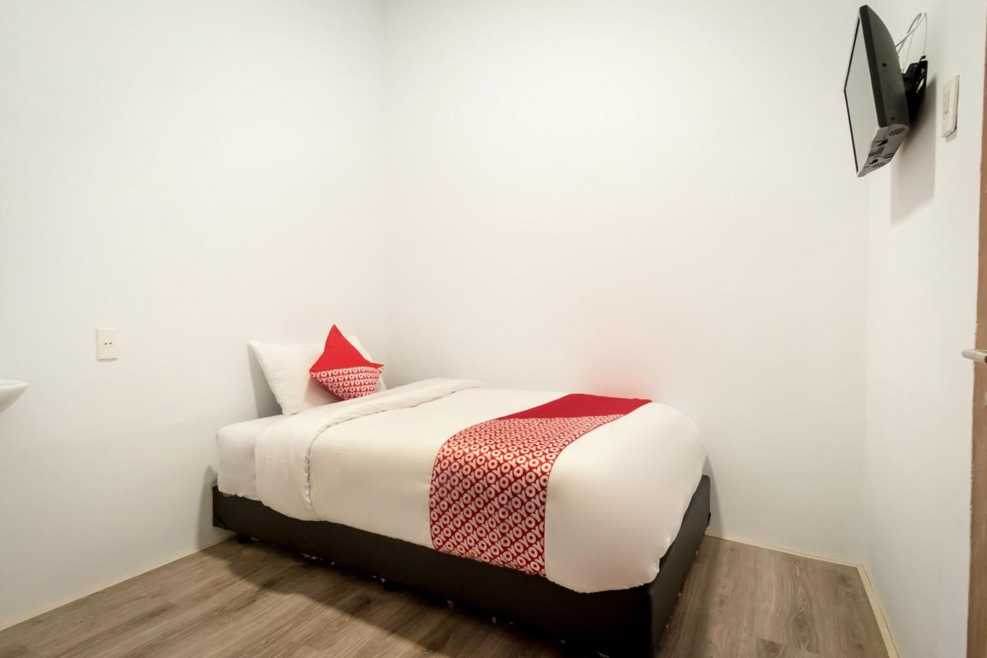 Hotel O Metropolitan Homestay Near Komplek Asia Megamas Medan Exterior photo